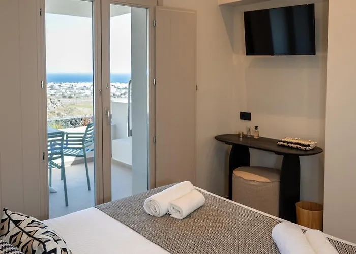 Depalyma Emporio (Santorini)