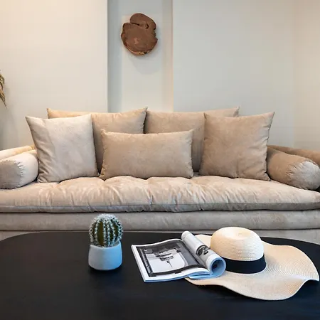 Depalyma Emporio (Santorini)