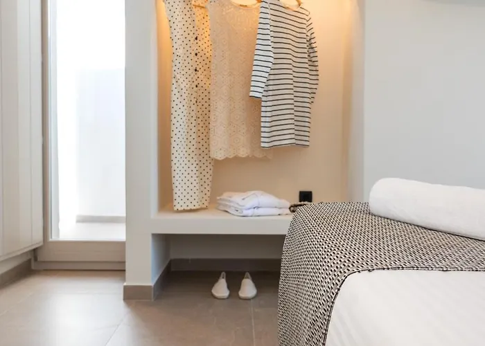 Depalyma Emporio (Santorini)