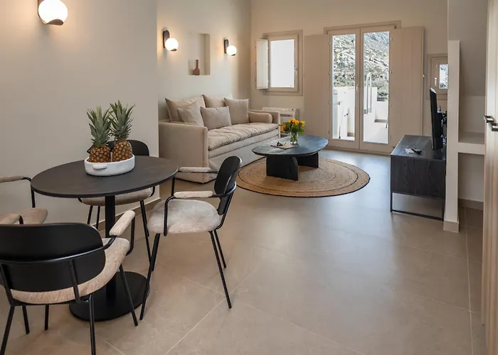 Depalyma Emporio (Santorini)