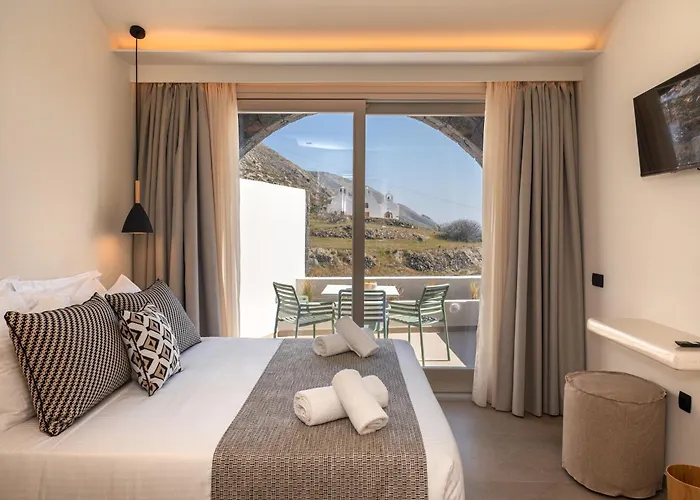 Depalyma Emporio (Santorini)